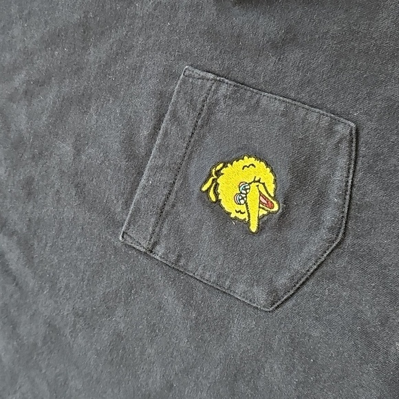KAWS x Uniqlo UT x Sesame Street Big Bird  Navy Tee Medium - Picture 3 of 12